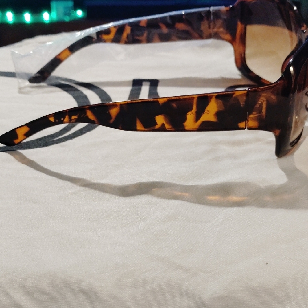 Tortoiseshell Sunglasses - Picture 3 of 7